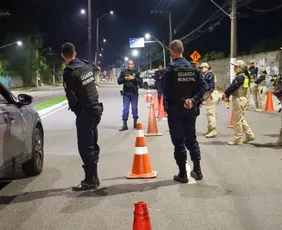 Imagem ilustrativa da imagem Blitze na volta das baladas aplica 156 multas e prende 4 na Grande Vitória