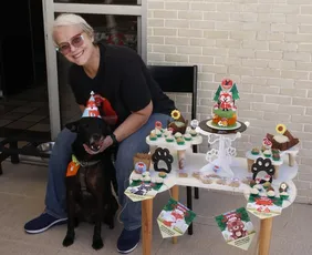 Imagem ilustrativa da imagem Bolos, doces e até cachorro-quente em festa de pet