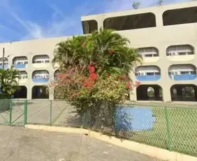 Imagem ilustrativa da imagem Bomba caseira explode em escola de Belford Roxo e fere oito alunos