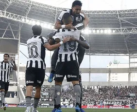 Imagem ilustrativa da imagem Botafogo vence Corinthians pelo Brasileirão com três de Arthur Cabral