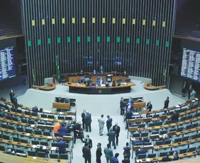 Imagem ilustrativa da imagem Câmara analisa projeto que suspende carteira de motorista por até 10 anos