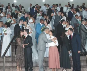 Imagem ilustrativa da imagem Chance de nova história após casamento coletivo