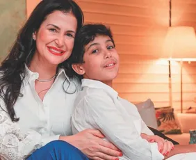Imagem ilustrativa da imagem Dia das Mães: 'somos parceiros', diz primeira-dama do ES sobre o filho Arthur