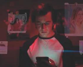 Imagem ilustrativa da imagem Documentários e filmes sobre excesso de telas para pais e filhos assistirem juntos
