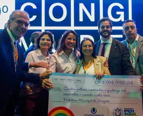 Imagem ilustrativa da imagem Em aceno a prefeitos, Raquel Lyra injeta R$ 1,3 bilhão nas cidades e foca na BR-232