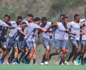 Imagem ilustrativa da imagem Em vantagem, Botafogo joga pela classificação e paz em meio a transfer ban