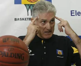 Imagem ilustrativa da imagem Ex-técnico da seleção de basquete, Moncho Monsalve morre aos 81