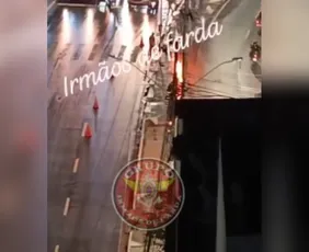 Imagem ilustrativa da imagem Fios pegam fogo e geram trânsito em avenida de Vitória