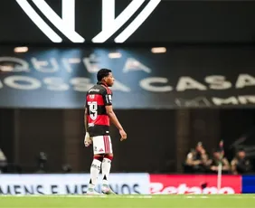 Imagem ilustrativa da imagem Flamengo passeia com direito a golaço de Plata e amplia crise no Atlético-MG