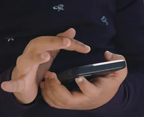 Imagem ilustrativa da imagem Governo contraria Meta e mantém WhatsApp restrito a menores de 14 anos