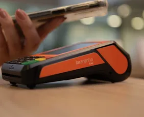 Imagem ilustrativa da imagem Itaú integra IA em maquininha de pagamentos e permite cobrança por comando de voz