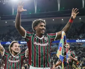 Imagem ilustrativa da imagem John Kennedy decide, Fluminense vence Chape e se mantém perto dos líderes