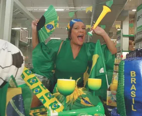 Imagem ilustrativa da imagem Lojas apostam em enfeites para torcer pelo Brasil na Copa