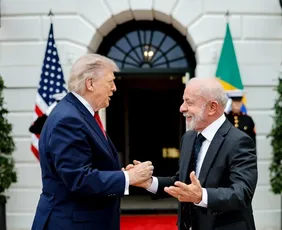 Imagem ilustrativa da imagem Lula diz ter pedido a Trump para não anular visto de jogadores brasileiros