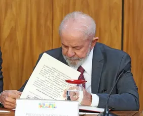 Imagem ilustrativa da imagem Lula veta lei que reconhece estágio como experiência profissional