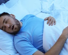 Imagem ilustrativa da imagem Medicamento pioneiro diminui em quase metade as pausas na respiração da apneia