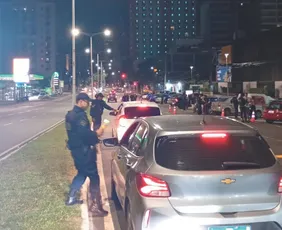 Imagem ilustrativa da imagem Motociclista é multado 10 vezes depois de furar blitz