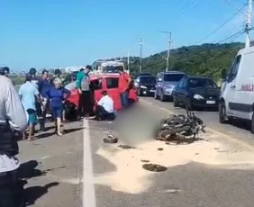 Imagem ilustrativa da imagem Motociclista morre após carro capotar e colidir em moto em Guarapari