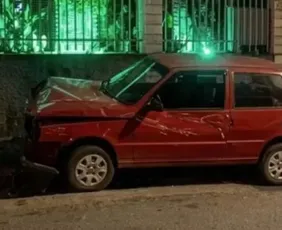 Imagem ilustrativa da imagem Motorista leva soco durante briga no trânsito, bate carro e morre em BH