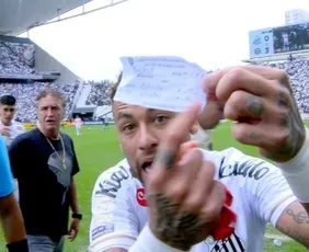 Imagem ilustrativa da imagem Neymar é obrigado a deixar jogo contra o Coritiba após erro bizarro da arbitragem