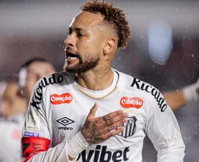 Imagem ilustrativa da imagem Neymar tenta convencer Ancelotti e quebrar tabu do Santos na Copa do Brasil
