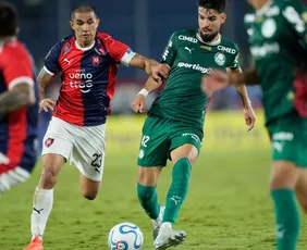 Imagem ilustrativa da imagem Palmeiras cochila, leva gol contra de goleiro e empata com Cerro na Libertadores