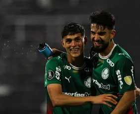 Imagem ilustrativa da imagem Palmeiras vence fora, reassume liderança do grupo e respira na Libertadores