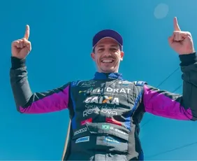 Imagem ilustrativa da imagem Salas comemora aniversário com vitória na Stock Car