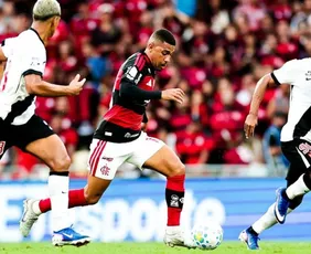 Imagem ilustrativa da imagem Vasco marca no último lance e arranca empate no clássico com o Fla pelo Brasileirão