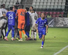 Imagem ilustrativa da imagem Vitória arranca empate no fim e segue na liderança da Copa ES