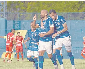 Imagem ilustrativa da imagem Vitória goleia o Porto/BA por 3 a 0 no Salvador Costa