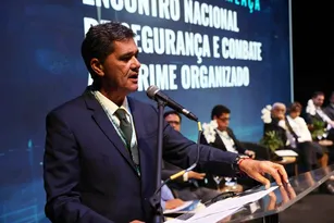 Imagem ilustrativa da imagem Governador adota tom de cautela sobre Senado