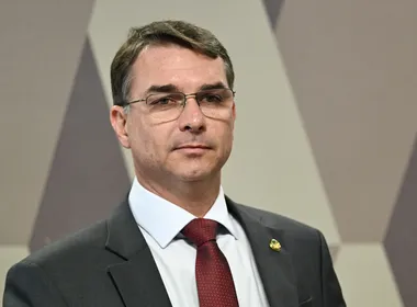 Imagem ilustrativa da imagem OAB pede a Moraes que Flávio possa falar com Bolsonaro como advogado