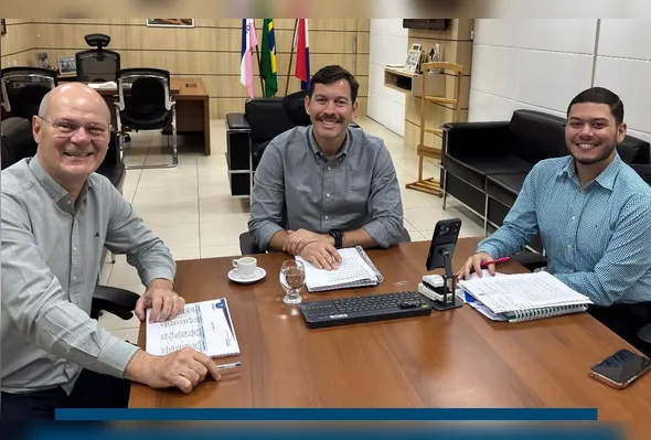 Arnaldinho Borgo reunido com Cael Linhalis e Samuel Paiva