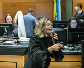 Imagem ilustrativa da imagem Advogada deixa defesa de Monique Medeiros após ameaças e divergência de estratégia