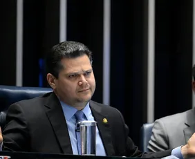 Imagem ilustrativa da imagem Alcolumbre se reúne com governo, mas adia definição sobre PEC do fim da escala 6x1