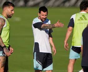 Imagem ilustrativa da imagem Argentina estreia cercada de expectativas sobre Messi