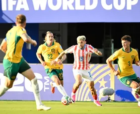 Imagem ilustrativa da imagem Austrália empata e fica com o 2º lugar; Paraguai, em 3º, sonha com o mata-mata