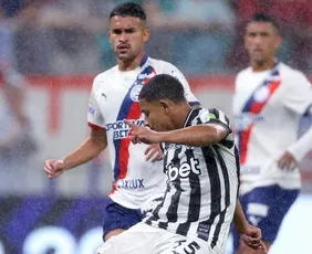 Imagem ilustrativa da imagem Bahia aproveita erro grotesco e vira contra o Botafogo pelo Brasileirão