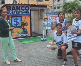 Imagem ilustrativa da imagem Banco com cartões, moeda própria e até caixa eletrônico: finanças na sala de aula