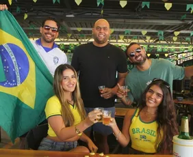 Imagem ilustrativa da imagem Bares abrem mais cedo para a festa da torcida de Brasil x Noruega