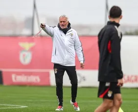 Imagem ilustrativa da imagem Benfica anuncia saída de Mourinho para o Real Madrid por quantia milionária