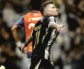 Imagem ilustrativa da imagem Bernard decide de novo, Atlético-MG vence Puerto Cabello e vai às oitavas
