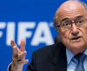 Imagem ilustrativa da imagem Blatter detona Fifa por cancelar suspensão de Balogun: 'Para onde vais?'
