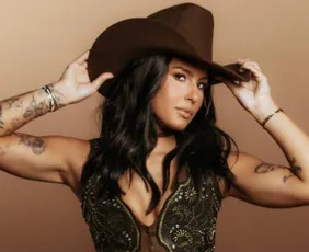 Imagem ilustrativa da imagem Boiadeira Ana Castela está sem freio e com fogo em novo álbum