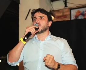 Imagem ilustrativa da imagem Candidato diz que vai extinguir favelas
