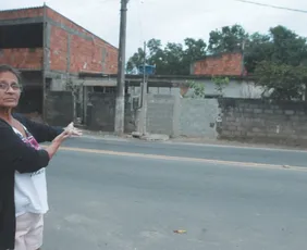 Imagem ilustrativa da imagem Casa já foi atingida por três carros e helicóptero