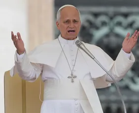 Imagem ilustrativa da imagem Casos de abuso sexual ainda são ferida aberta, diz papa Leão 14 ao chegar à Espanha