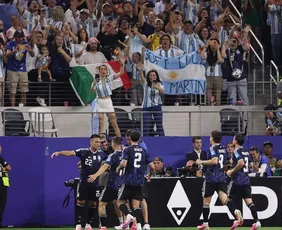 Imagem ilustrativa da imagem Com gol de Messi, Argentina bate Jordânia e faz segunda melhor campanha da Copa