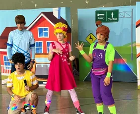 Imagem ilustrativa da imagem Com teatro e minipista, alunos de Viana aprendem segurança no trânsito